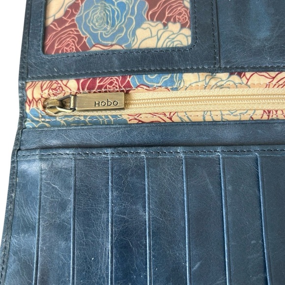 HOBO Rachel Leather Kiss Lock Wallet - Picture 6 of 6